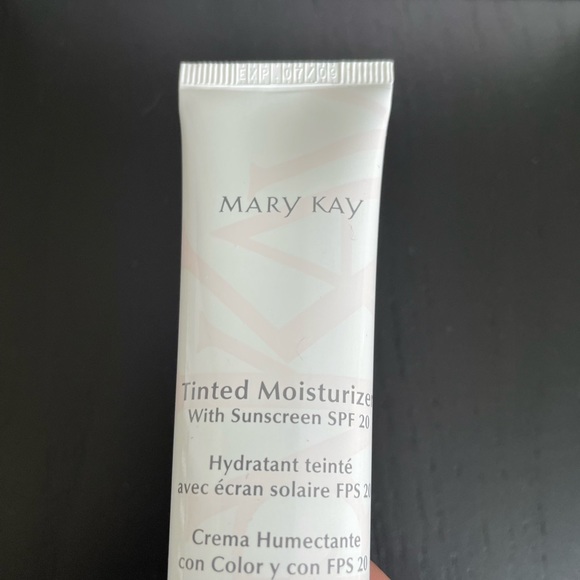 SOLD!!!Mary Kay Tinted Moisturizer With Sunscreen SPF20!! 💕 - Picture 5 of 9